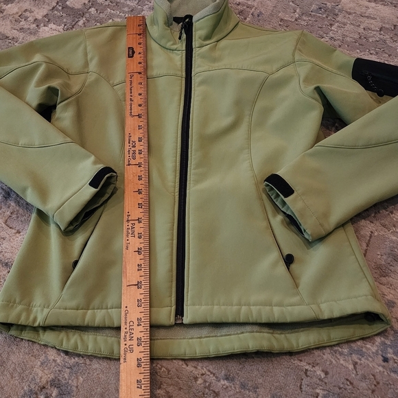 Black Diamond soft shell,  fleece lined green jacket. - Picture 16 of 17